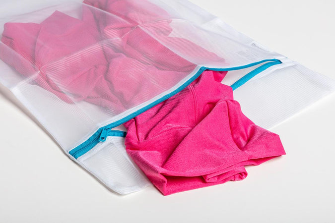 Por que roupas fitness vêm com saquinho protetor?