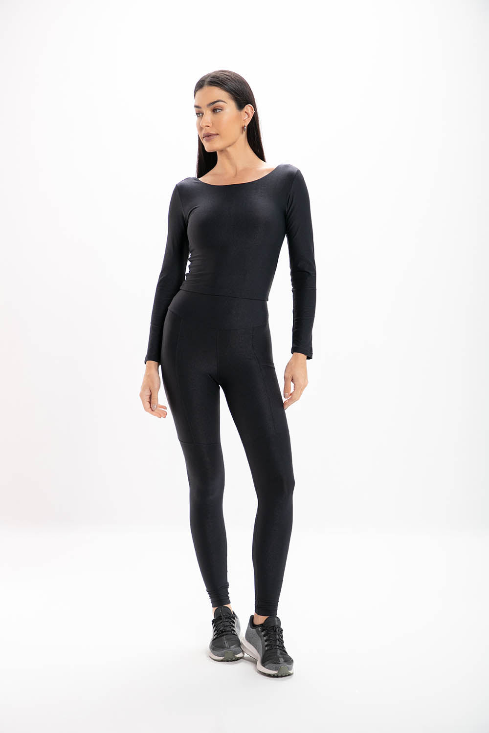 Cropped Black Glossy Manga Longa