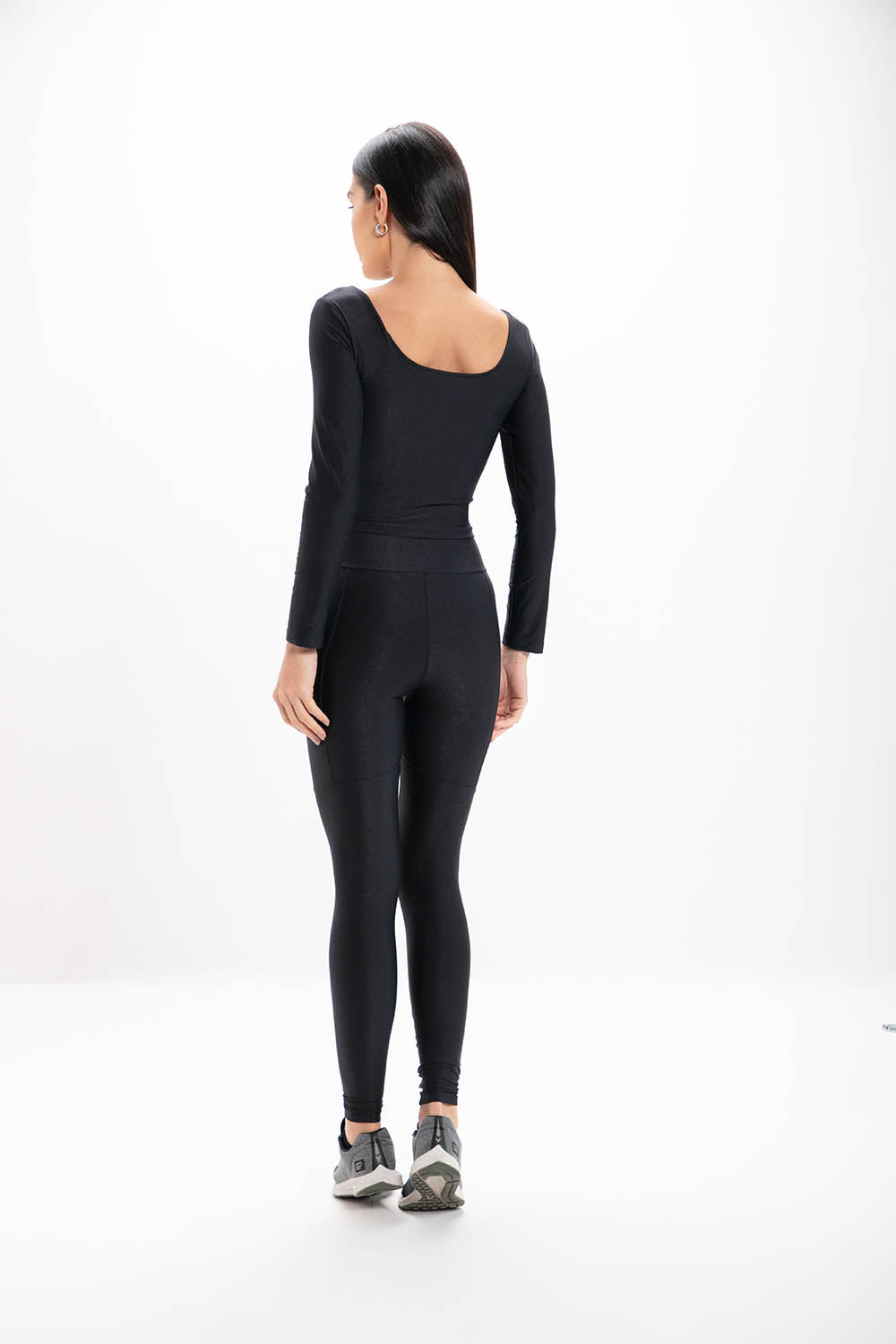 Cropped Black Glossy Manga Longa