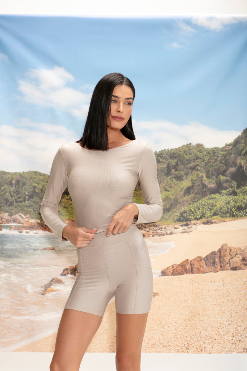 Cropped Tapioca Glossy Manga Longa