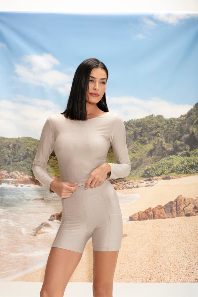Cropped Tapioca Glossy Manga Longa